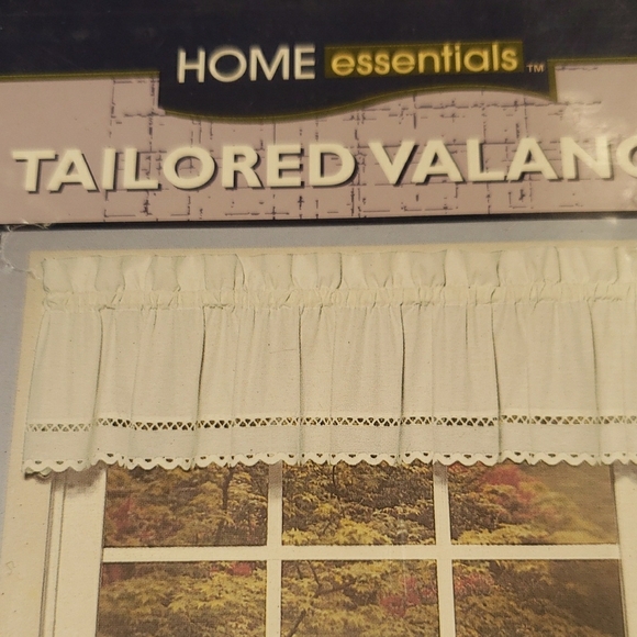 Home Essentials Angela White Valance - Picture 4 of 6